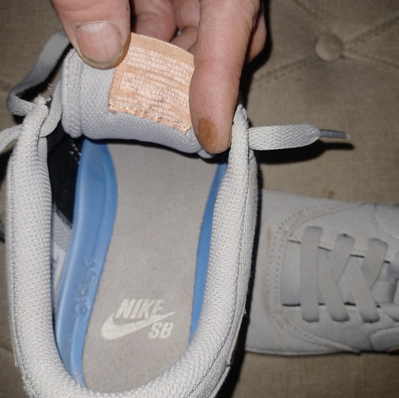 Nike Skate Shoes - Picture 2 of 3